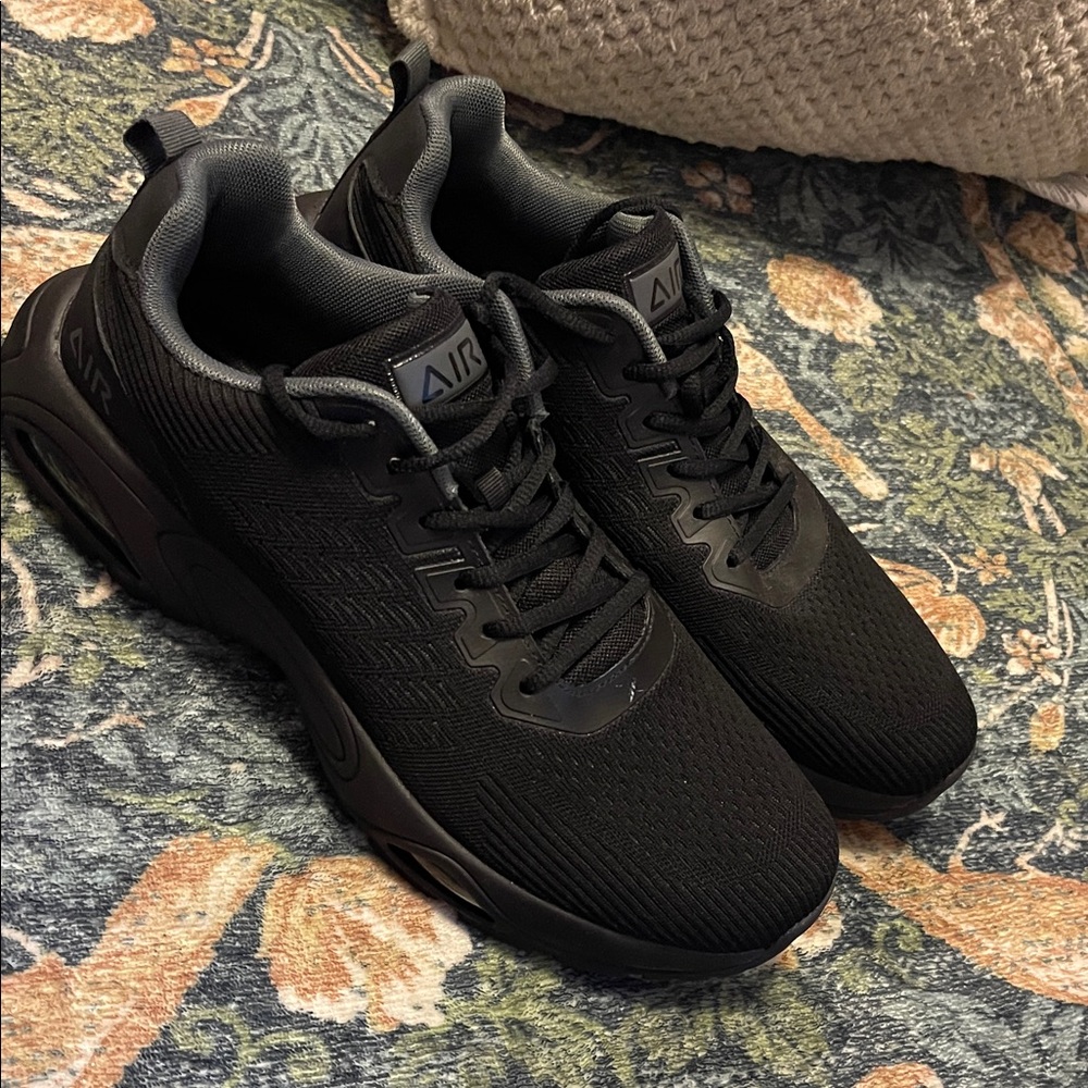 Men's Black Sneakers